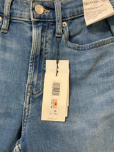 Load image into Gallery viewer, Calvin (28) high rise classic NWT
