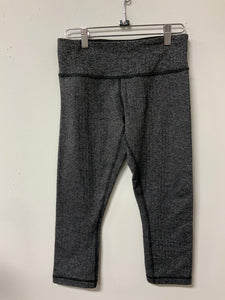 Lululemon (6) grey & black capri
