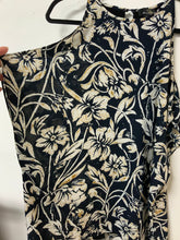 Load image into Gallery viewer, Suzanne (S) blk gold crm cold shoulder
