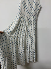 Load image into Gallery viewer, Sim &amp; Sam (S) wh blu dot dress NWT
