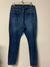 Load image into Gallery viewer, CAbi (12) curvy skinny jean
