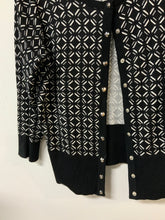 Load image into Gallery viewer, White House (L) black &amp; white snap cardigan
