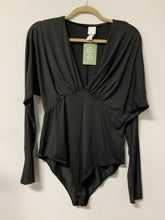 Load image into Gallery viewer, H&amp;M’s (L) black bodysuit NWT
