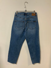 Load image into Gallery viewer, Calvin (28) high rise classic NWT
