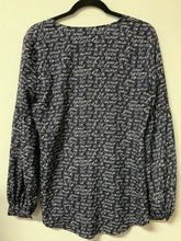 Load image into Gallery viewer, CAbi (M) lavender word long sleeve top
