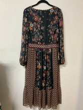 Load image into Gallery viewer, Mystree (S) flower dress NWT
