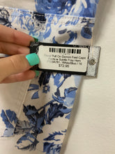 Load image into Gallery viewer, Ethyl (16) wh blu flower capri NWT

