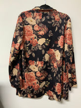 Load image into Gallery viewer, Solitaire (XL) soft floral blazer NWT
