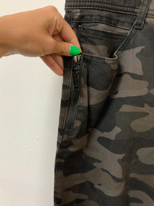 Democracy (10) brown camo pants NWT