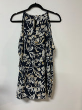 Load image into Gallery viewer, Suzanne (S) blk gold crm cold shoulder
