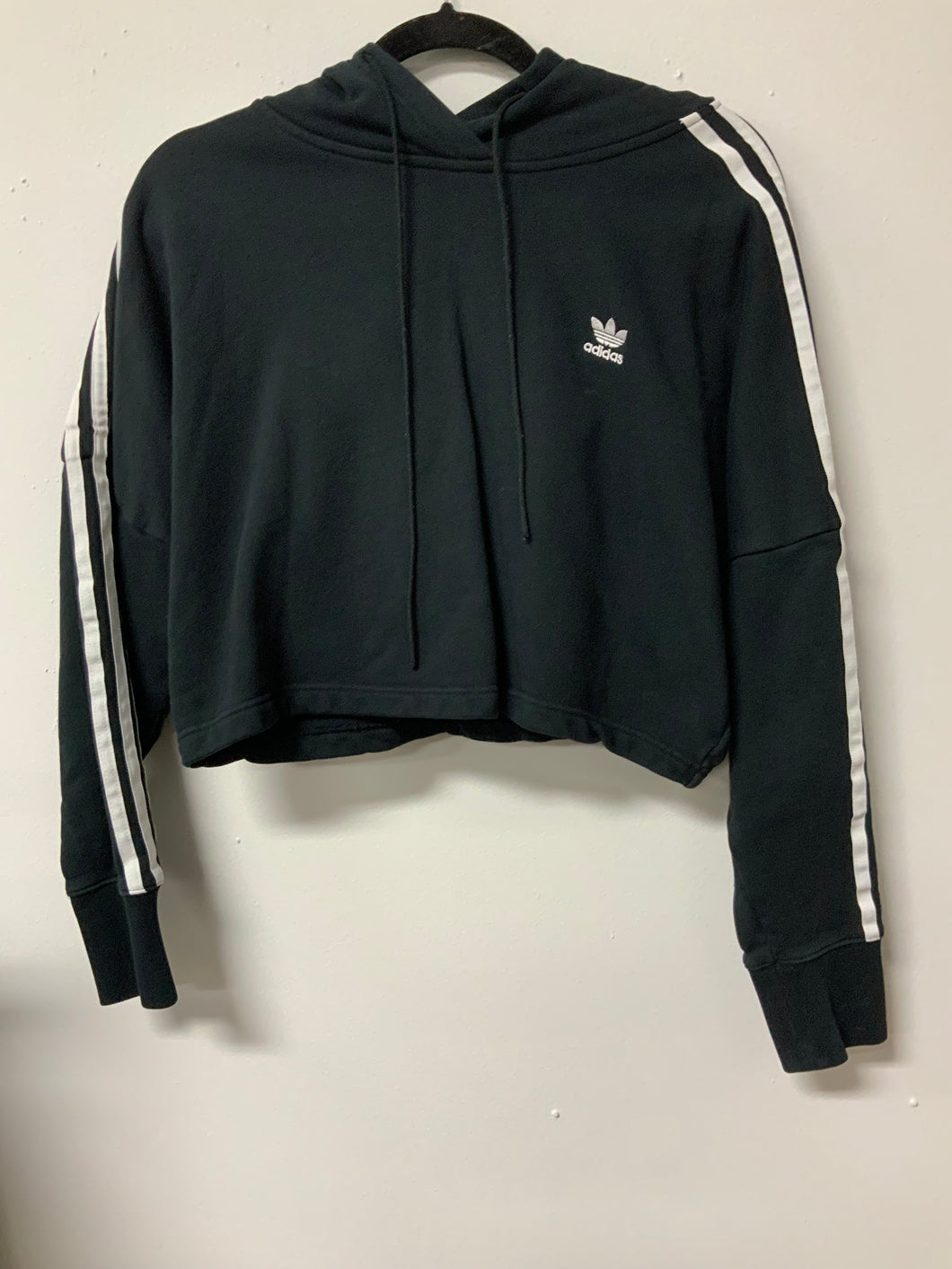Adidas (S) black crop hoodie