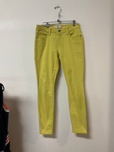 Load image into Gallery viewer, Cabi (8) lime jean curvy skinny
