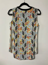 Load image into Gallery viewer, Cabi (XS) wh blk trim flwr tank
