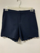 Load image into Gallery viewer, Banana Republic (2) navy scallop shorts NWT
