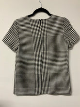 Load image into Gallery viewer, Ann Taylor (XS) black &amp; white hounds tooth shirt
