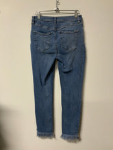 Load image into Gallery viewer, Free People (28) fray hem jean
