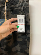 Load image into Gallery viewer, Democracy (10) brown camo pants NWT
