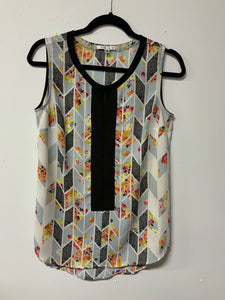 Cabi (XS) wh blk trim flwr tank
