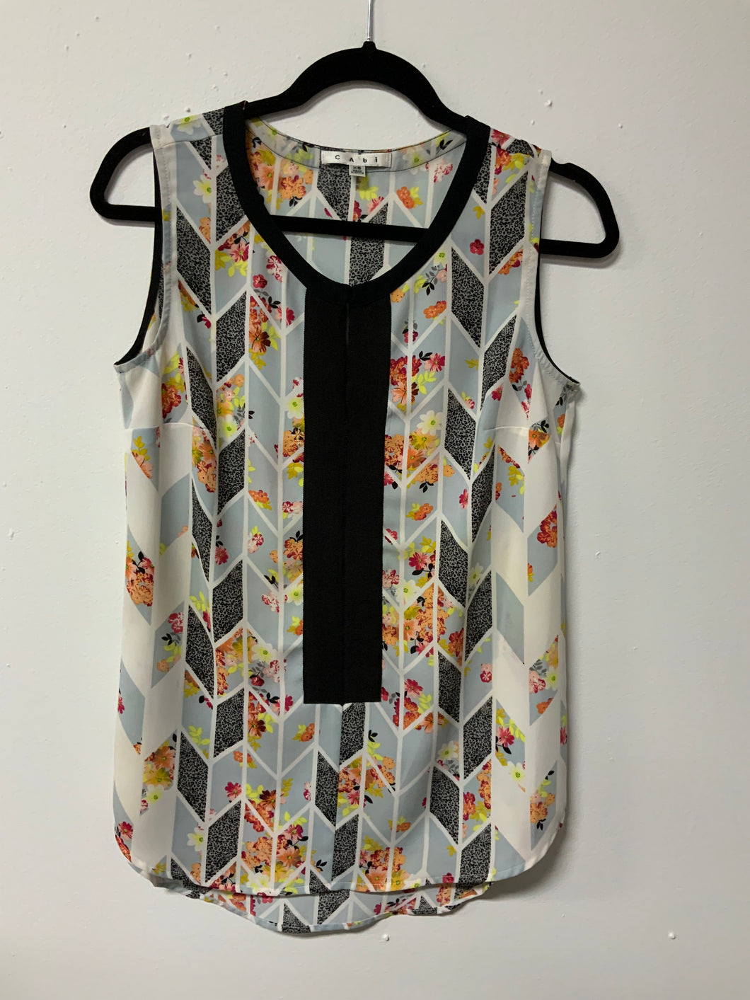 Cabi (XS) wh blk trim flwr tank
