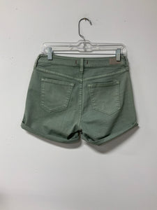 Dear John (26) green cuff short