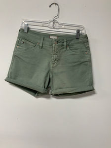 Dear John (26) green cuff short