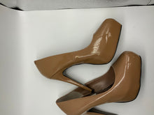 Load image into Gallery viewer, Steve Madden (7) tan high heel
