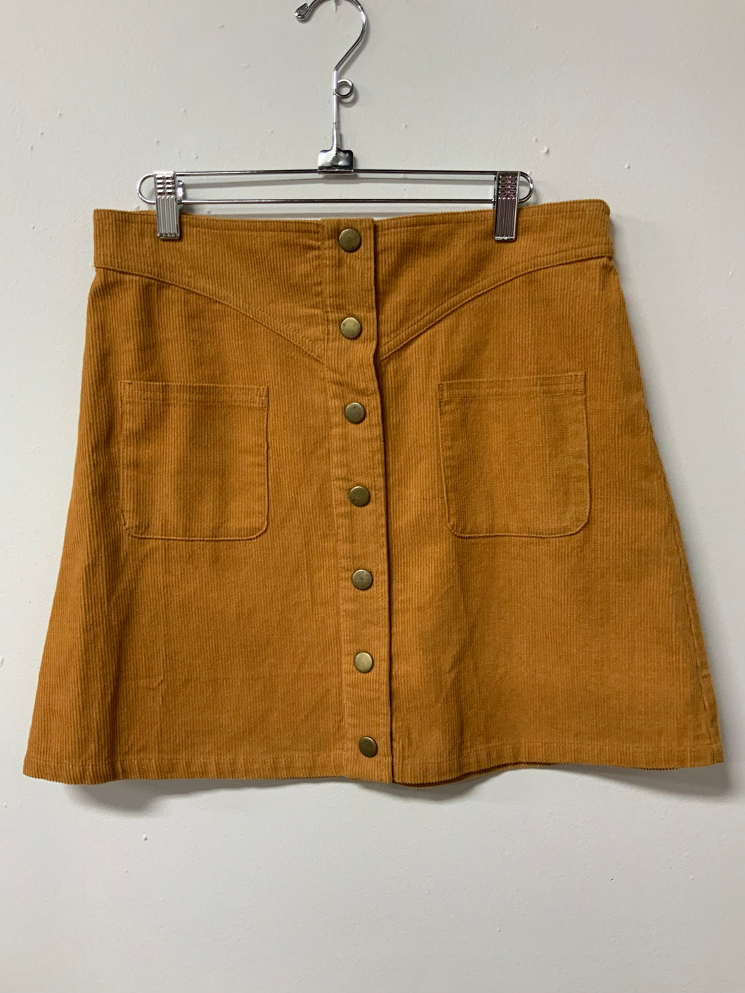 Love riche (L) gold corduroy snap skirt NWT