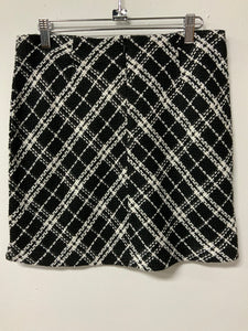 Gilli (M) black & cream plaid cream skirt NWT