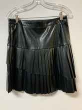 Load image into Gallery viewer, Nine West (8) black pleated leather skirt NWT
