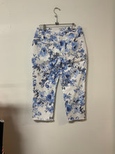 Load image into Gallery viewer, Ethyl (10) wh blu flwr NWT
