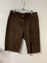 Load image into Gallery viewer, Cabi (8) brn Bermuda shorts
