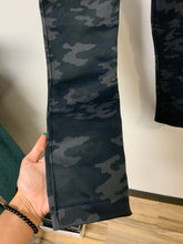 Load image into Gallery viewer, Spanx (L) grey camo leggings
