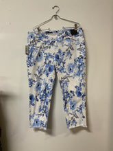 Load image into Gallery viewer, Ethyl (16) wh blu flower capri NWT
