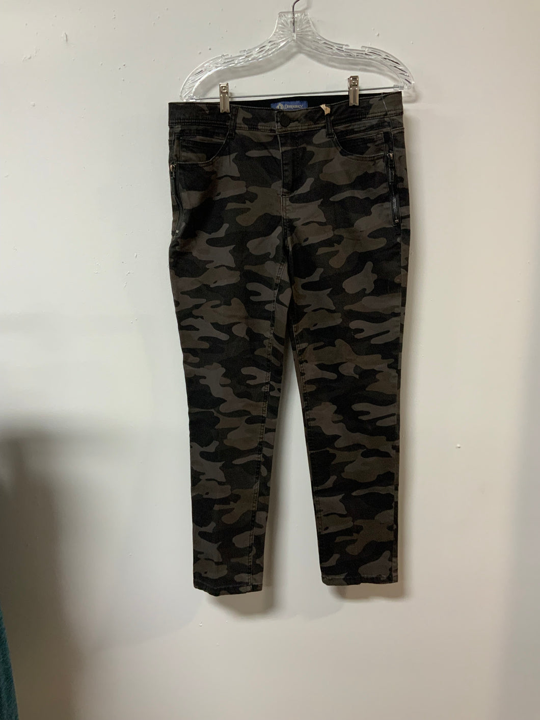 Democracy (10) brown camo pants NWT