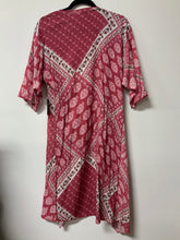 Load image into Gallery viewer, LuLaRoe (S) pink flower shrug NWT
