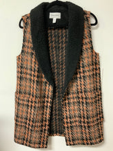 Load image into Gallery viewer, Tribal Jeans (M) black &amp; orange vest NWT
