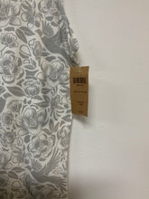 Load image into Gallery viewer, Duluth (XS) white grey NWT
