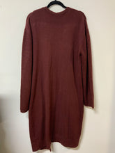 Load image into Gallery viewer, Charlie Paige (M) maroon long cardigan NWT
