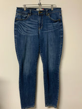 Load image into Gallery viewer, CAbi (12) curvy skinny jean
