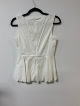 Load image into Gallery viewer, Banana (2) wh scallop hem tank
