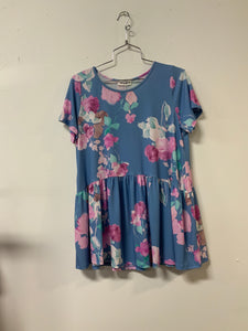 Ee:some (M) blu flwr top NWT