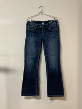 Load image into Gallery viewer, Silver (30) Tuesday boot jean
