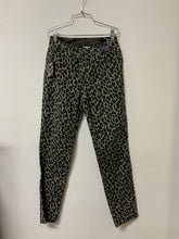 Load image into Gallery viewer, Ethyl (4) leop/Camo rv Jen NWT
