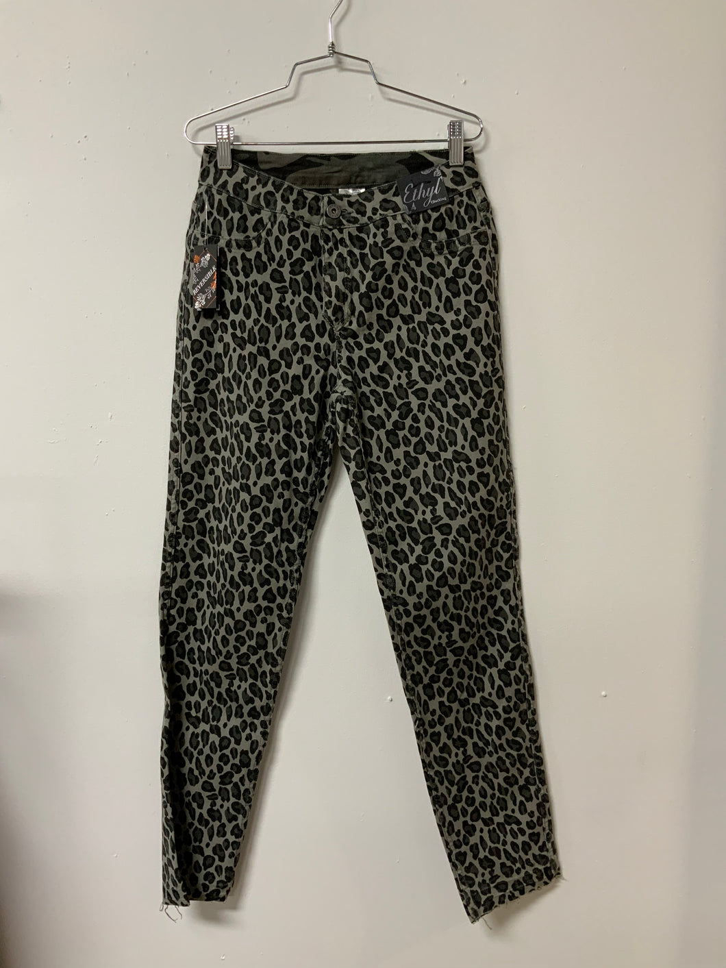 Ethyl (4) leop/Camo rv Jen NWT