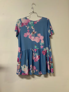 Ee:some (M) blu flwr top NWT