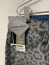 Load image into Gallery viewer, Slim Sat (4,8) gey Leop rev jean NWT
