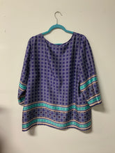 Load image into Gallery viewer, Chicos (3) dsn tie neck

