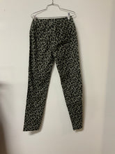 Load image into Gallery viewer, Ethyl (4) leop/Camo rv Jen NWT
