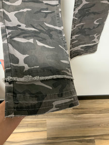 Ethyl (4) camo fray trim jean NWT