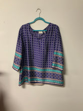 Load image into Gallery viewer, Chicos (3) dsn tie neck
